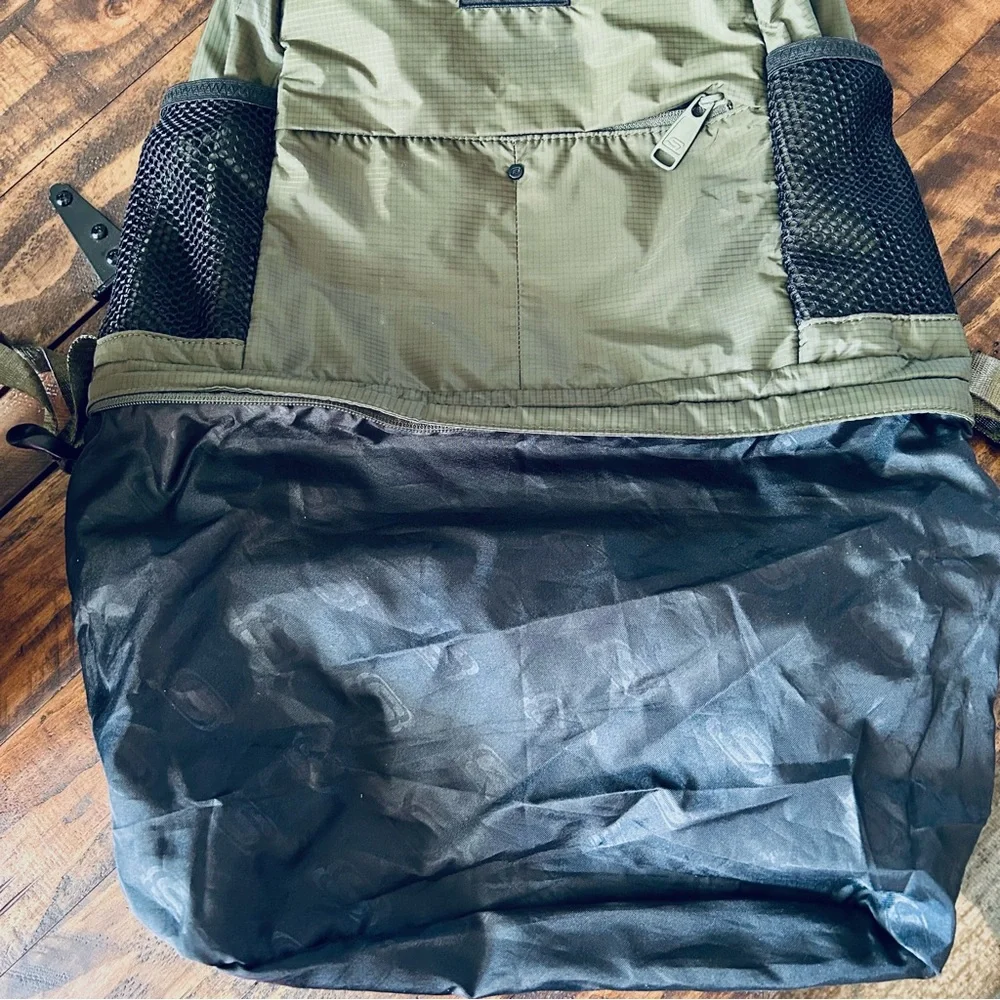 Skechers 16” Army Green Backpack Mesh Pockets & Padded Straps